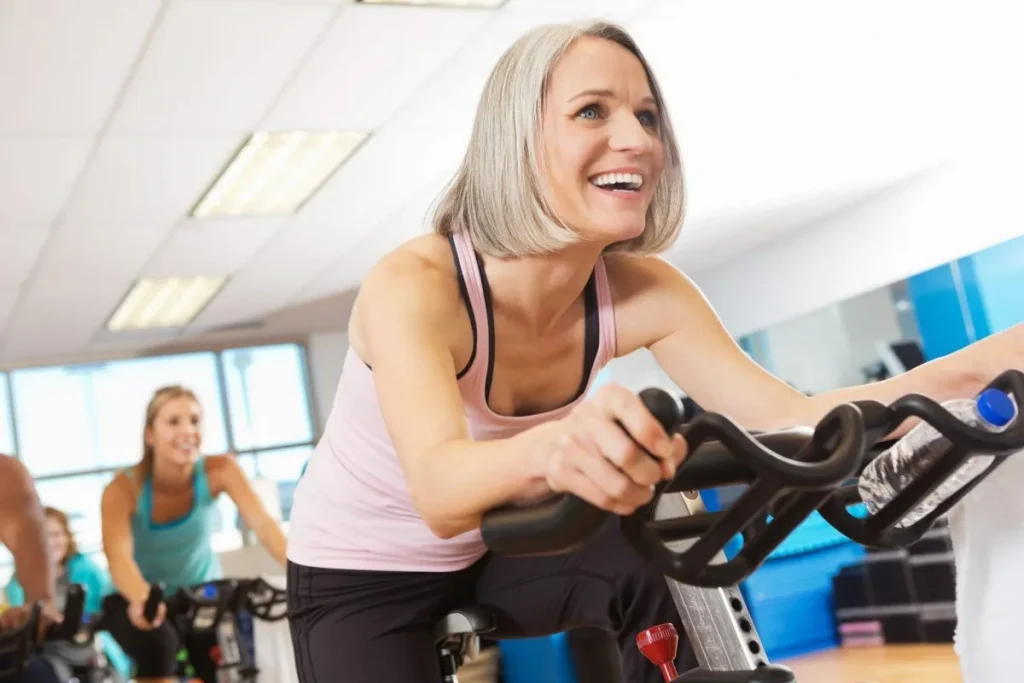 Os benefícios do Bike Indoor durante a menopausa